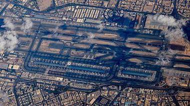 9889_Dubai_Airport_overview