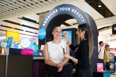 redefine_your_beauty-make-up_demonstration_5a9b9_thumb