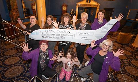 1920_manchesterairport039salisongreenandhelenmcnabbbackrowsecond-leftandcentrewithmembersofcrystalchords