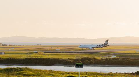 Auckland,,New,Zealand,-,October,25,2022:,Aeroplanes,Landing,In