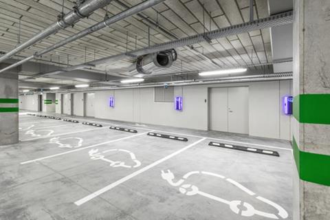 Empty,Public,Underground,Parking,Lot,Or,Garage,Interior,With,Concrete