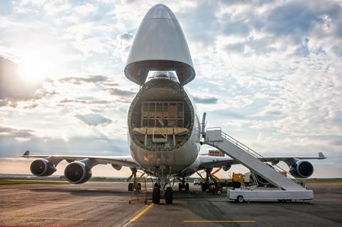 Unloading,Wide-body,Cargo,Airplane
