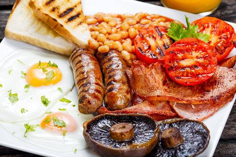 Full,English,Breakfast,With,Bacon,,Sausage,,Fried,Egg,,Baked,Beans